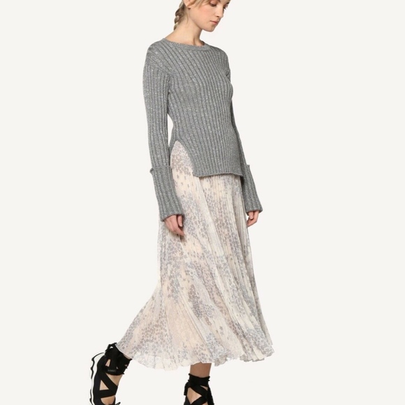 ❌SOLD❌NWT RED VALENTINO Metallic Cuff Sweater - Picture 3 of 8